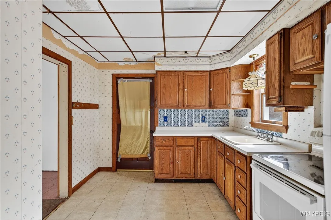 161 77th Street, Niagara Falls, New York 14304, Niagara Falls, New York 14304, 3 Bedrooms Bedrooms, 8 Rooms Rooms,1 BathroomBathrooms,Residential,For Sale,161 77th Street, Niagara Falls, New York 14304,0,B1648673