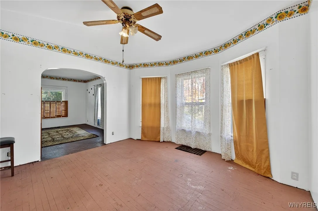 161 77th Street, Niagara Falls, New York 14304, Niagara Falls, New York 14304, 3 Bedrooms Bedrooms, 8 Rooms Rooms,1 BathroomBathrooms,Residential,For Sale,161 77th Street, Niagara Falls, New York 14304,0,B1648673