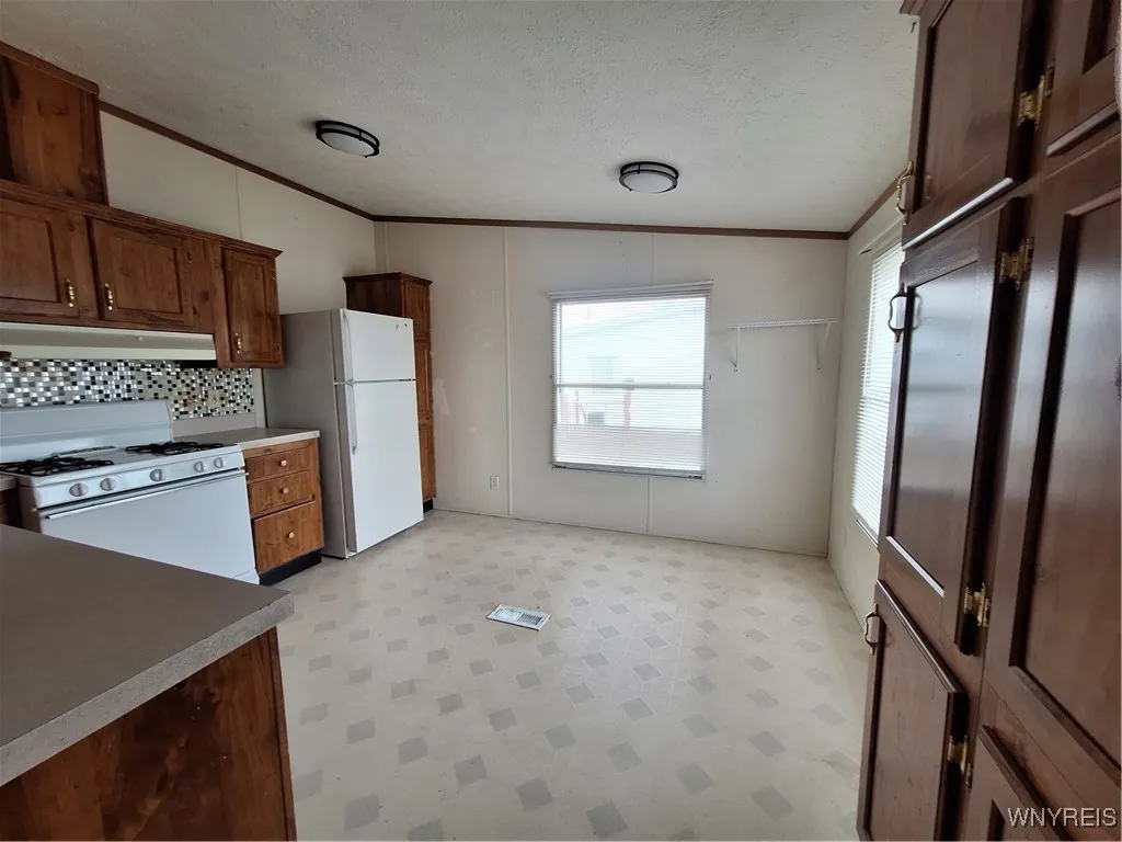 1461 Center Drive, Alden, New York 14004, Alden, New York 14004, 3 Bedrooms Bedrooms, 5 Rooms Rooms,2 BathroomsBathrooms,Residential,For Sale,1461 Center Drive, Alden, New York 14004,0,B1649210