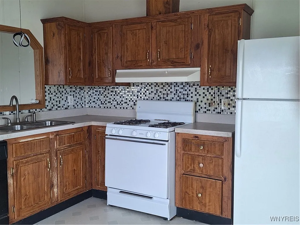 1461 Center Drive, Alden, New York 14004, Alden, New York 14004, 3 Bedrooms Bedrooms, 5 Rooms Rooms,2 BathroomsBathrooms,Residential,For Sale,1461 Center Drive, Alden, New York 14004,0,B1649210