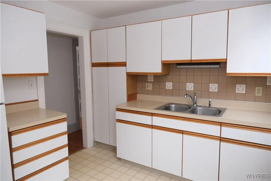 356 Woodward Avenue, Buffalo, New York 14214, Buffalo, New York 14214, 3 Bedrooms Bedrooms, 6 Rooms Rooms,1 BathroomBathrooms,Residential Lease,For Rent,356 Woodward Avenue, Buffalo, New York 14214,0,B1649098