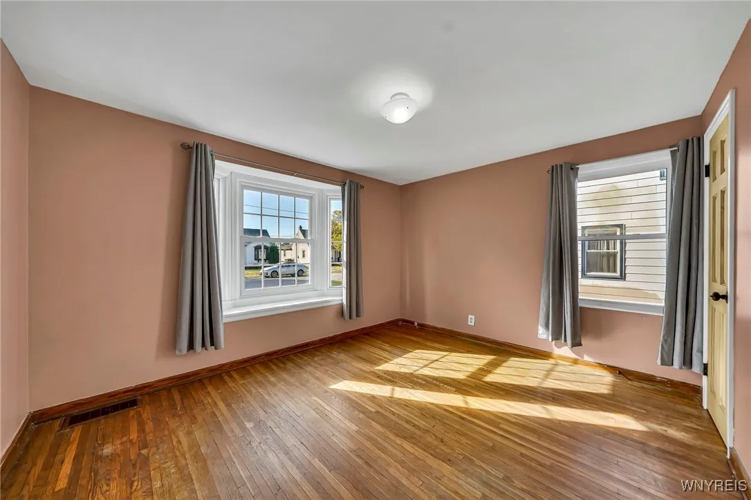 92 Yeager Drive, Cheektowaga, New York 14225, Cheektowaga, New York 14225, 3 Bedrooms Bedrooms, 5 Rooms Rooms,1 BathroomBathrooms,Residential,For Sale,92 Yeager Drive, Cheektowaga, New York 14225,0,B1648695