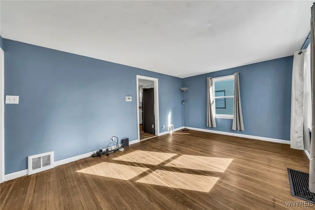 92 Yeager Drive, Cheektowaga, New York 14225, Cheektowaga, New York 14225, 3 Bedrooms Bedrooms, 5 Rooms Rooms,1 BathroomBathrooms,Residential,For Sale,92 Yeager Drive, Cheektowaga, New York 14225,0,B1648695