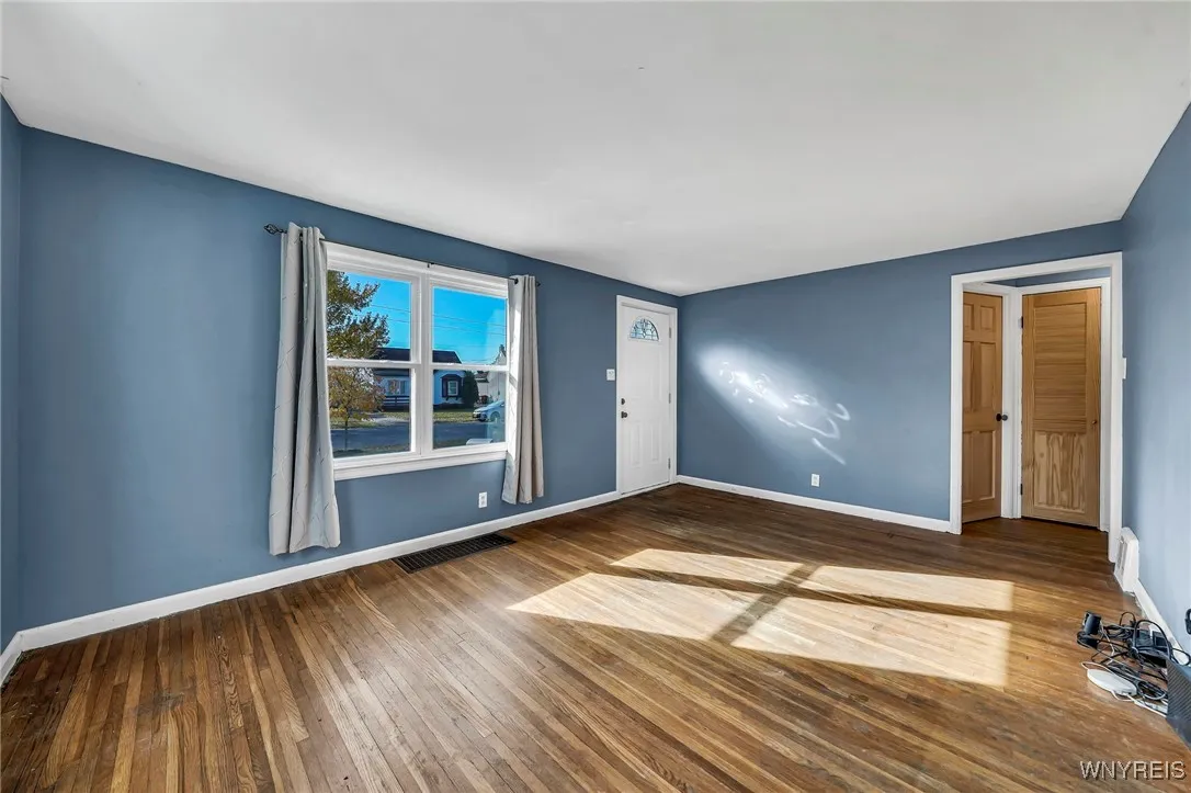 92 Yeager Drive, Cheektowaga, New York 14225, Cheektowaga, New York 14225, 3 Bedrooms Bedrooms, 5 Rooms Rooms,1 BathroomBathrooms,Residential,For Sale,92 Yeager Drive, Cheektowaga, New York 14225,0,B1648695