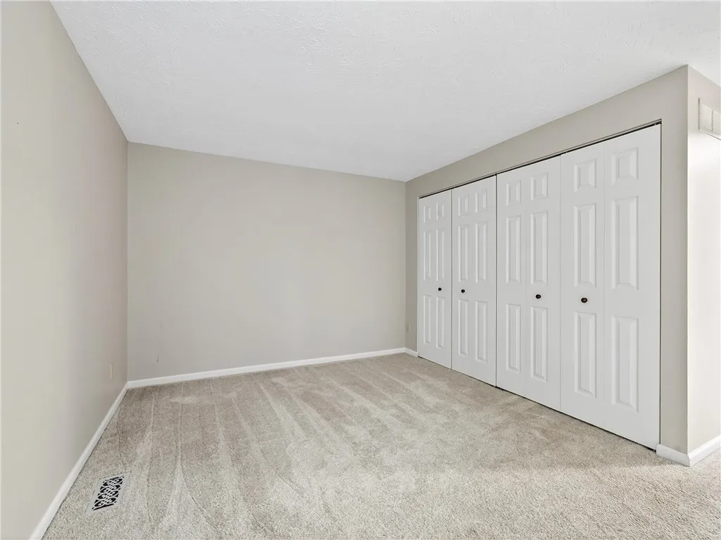 86 Broxbourne Drive, Perinton, New York 14450, Perinton, New York 14450, 2 Bedrooms Bedrooms, 7 Rooms Rooms,1 BathroomBathrooms,Residential,For Sale,86 Broxbourne Drive, Perinton, New York 14450,0,R1648814