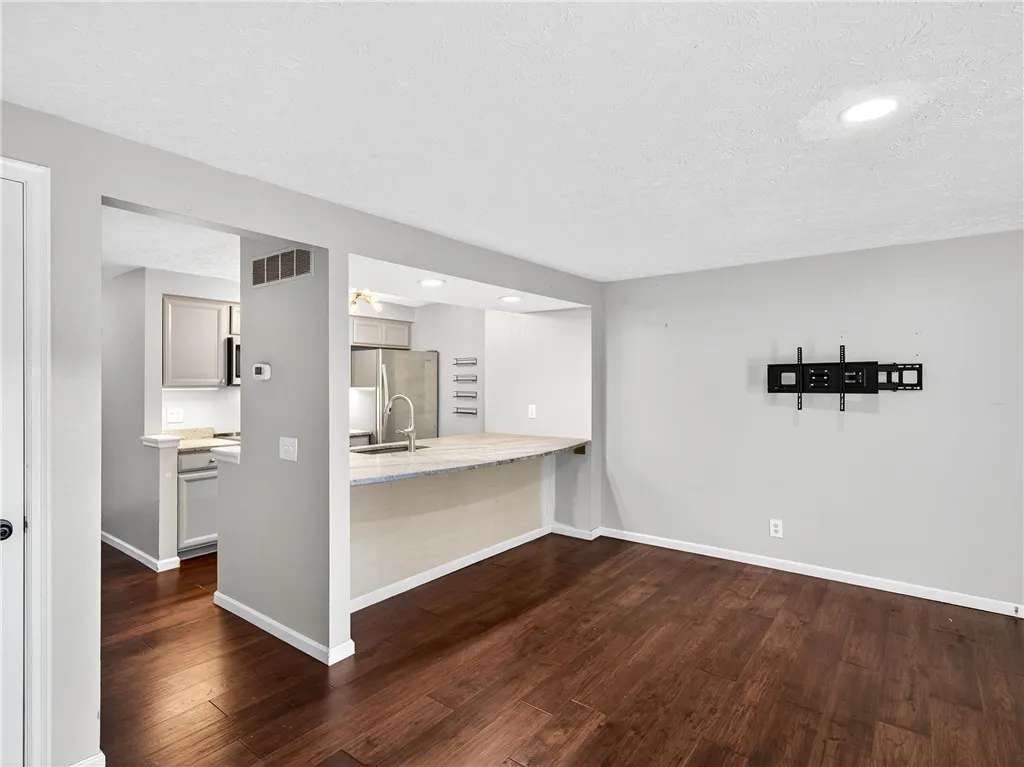 86 Broxbourne Drive, Perinton, New York 14450, Perinton, New York 14450, 2 Bedrooms Bedrooms, 7 Rooms Rooms,1 BathroomBathrooms,Residential,For Sale,86 Broxbourne Drive, Perinton, New York 14450,0,R1648814