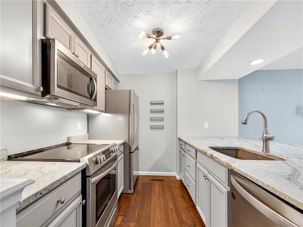 86 Broxbourne Drive, Perinton, New York 14450, Perinton, New York 14450, 2 Bedrooms Bedrooms, 7 Rooms Rooms,1 BathroomBathrooms,Residential,For Sale,86 Broxbourne Drive, Perinton, New York 14450,0,R1648814