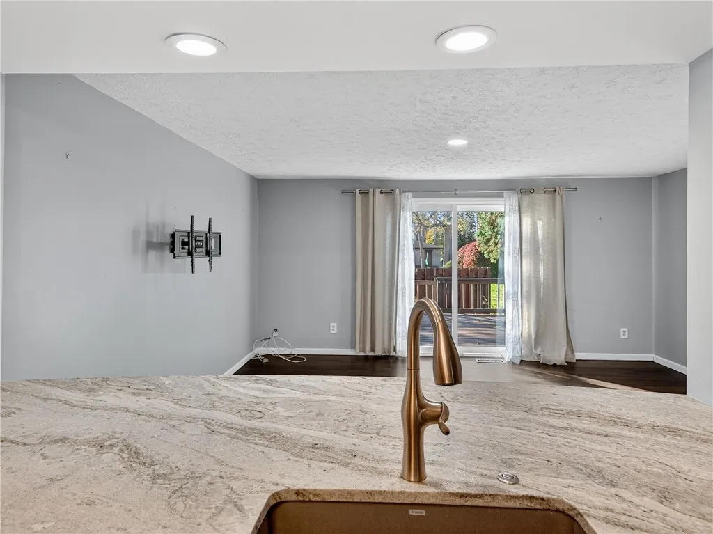 86 Broxbourne Drive, Perinton, New York 14450, Perinton, New York 14450, 2 Bedrooms Bedrooms, 7 Rooms Rooms,1 BathroomBathrooms,Residential,For Sale,86 Broxbourne Drive, Perinton, New York 14450,0,R1648814