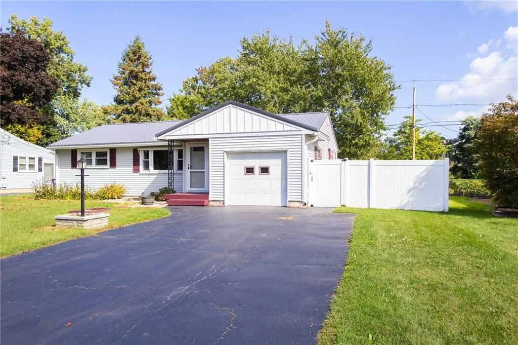 140 Verstreet Drive, Greece, New York 14616, Greece, New York 14616, 3 Bedrooms Bedrooms, 5 Rooms Rooms,1 BathroomBathrooms,Residential,For Sale,140 Verstreet Drive, Greece, New York 14616,0,R1649214