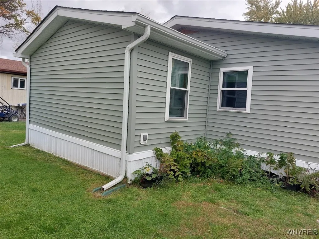 1406 Elderberry Pl, Niagara, New York 14304, Niagara, New York 14304, 4 Bedrooms Bedrooms, 6 Rooms Rooms,2 BathroomsBathrooms,Residential,For Sale,1406 Elderberry Pl, Niagara, New York 14304,0,B1647182