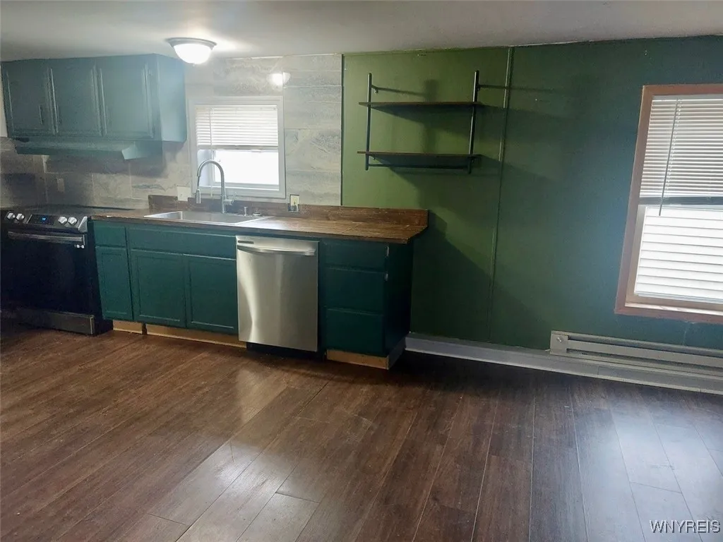 1406 Elderberry Pl, Niagara, New York 14304, Niagara, New York 14304, 4 Bedrooms Bedrooms, 6 Rooms Rooms,2 BathroomsBathrooms,Residential,For Sale,1406 Elderberry Pl, Niagara, New York 14304,0,B1647182