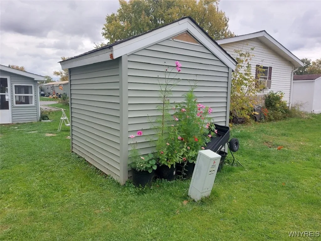 1406 Elderberry Pl, Niagara, New York 14304, Niagara, New York 14304, 4 Bedrooms Bedrooms, 6 Rooms Rooms,2 BathroomsBathrooms,Residential,For Sale,1406 Elderberry Pl, Niagara, New York 14304,0,B1647182