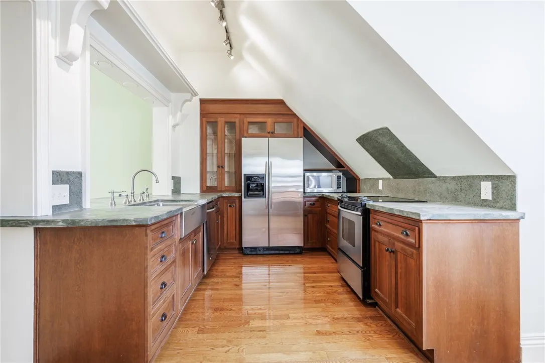 901 East Avenue D, Rochester, New York 14607, Rochester, New York 14607, 2 Bedrooms Bedrooms, 5 Rooms Rooms,2 BathroomsBathrooms,Residential Lease,For Rent,901 East Avenue D, Rochester, New York 14607,0,R1649270