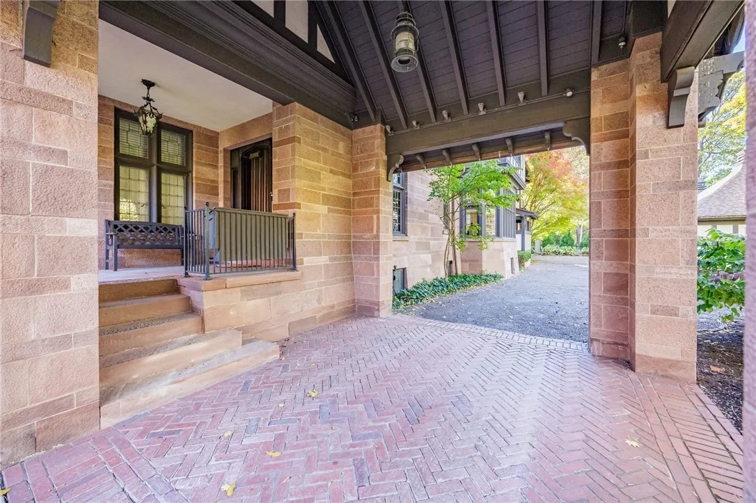 901 East Avenue D, Rochester, New York 14607, Rochester, New York 14607, 2 Bedrooms Bedrooms, 5 Rooms Rooms,2 BathroomsBathrooms,Residential Lease,For Rent,901 East Avenue D, Rochester, New York 14607,0,R1649270