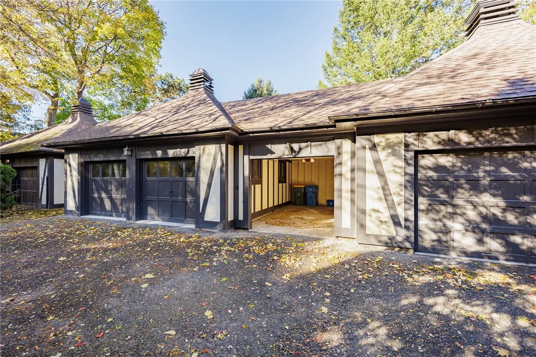 901 East Avenue D, Rochester, New York 14607, Rochester, New York 14607, 2 Bedrooms Bedrooms, 5 Rooms Rooms,2 BathroomsBathrooms,Residential Lease,For Rent,901 East Avenue D, Rochester, New York 14607,0,R1649270