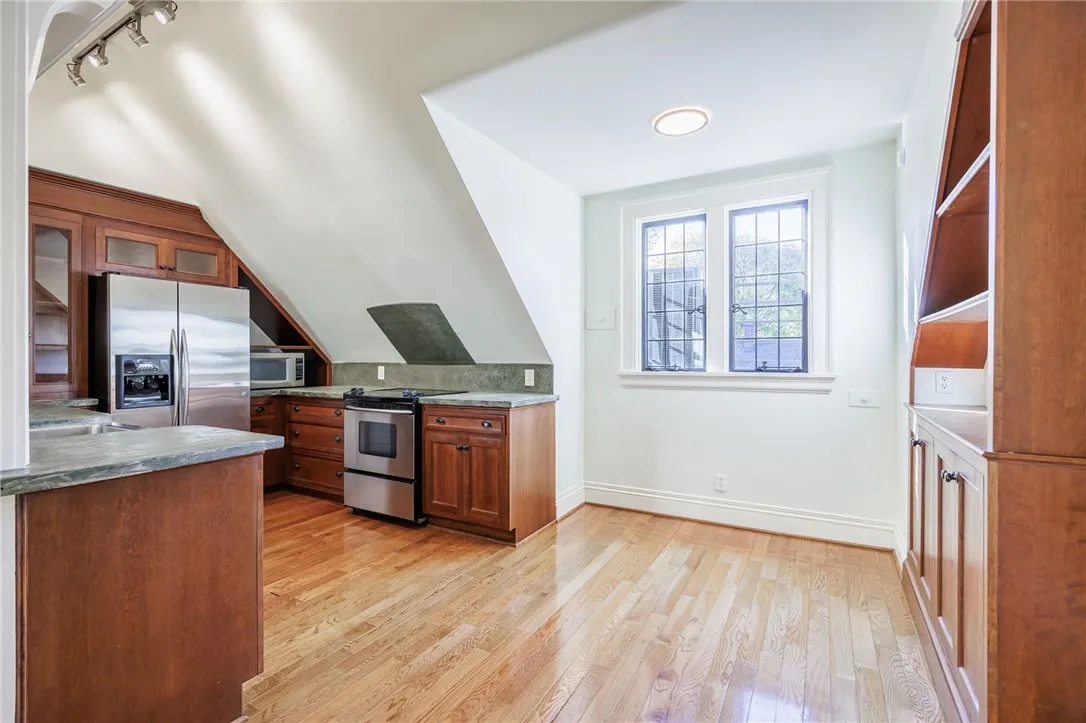 901 East Avenue D, Rochester, New York 14607, Rochester, New York 14607, 2 Bedrooms Bedrooms, 5 Rooms Rooms,2 BathroomsBathrooms,Residential Lease,For Rent,901 East Avenue D, Rochester, New York 14607,0,R1649270