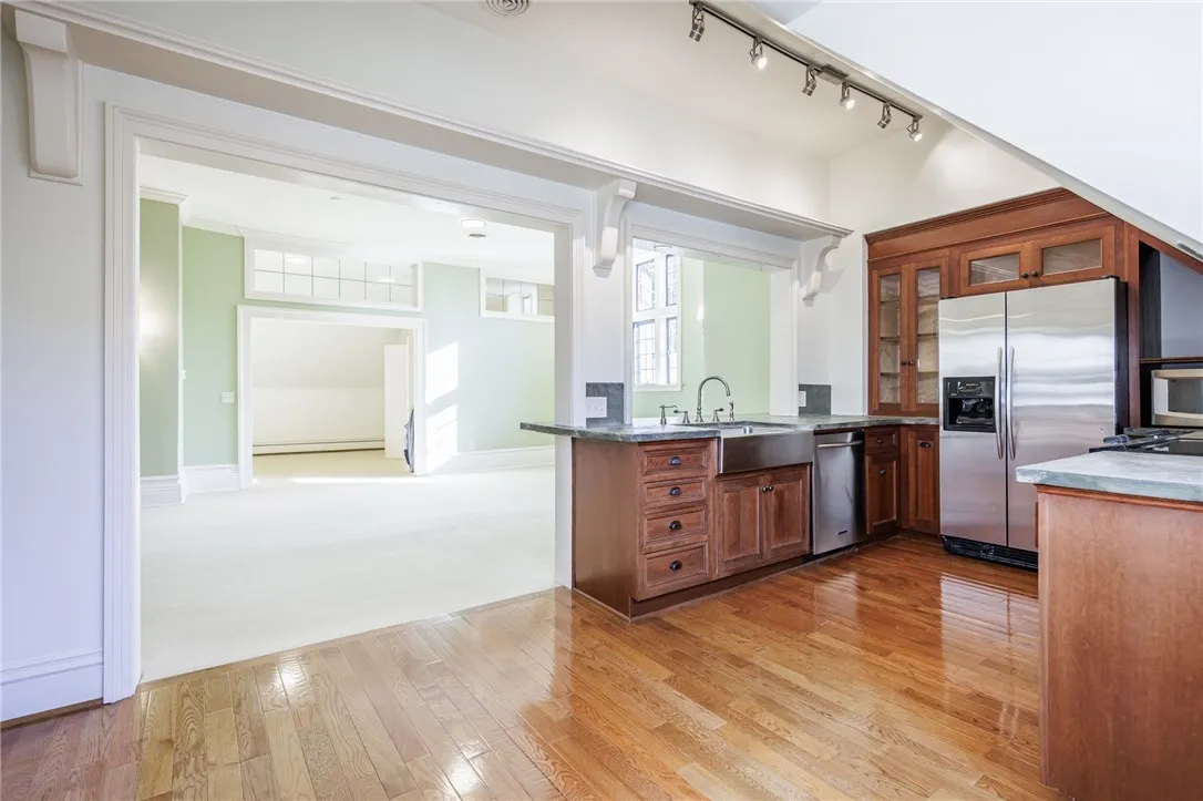 901 East Avenue D, Rochester, New York 14607, Rochester, New York 14607, 2 Bedrooms Bedrooms, 5 Rooms Rooms,2 BathroomsBathrooms,Residential Lease,For Rent,901 East Avenue D, Rochester, New York 14607,0,R1649270