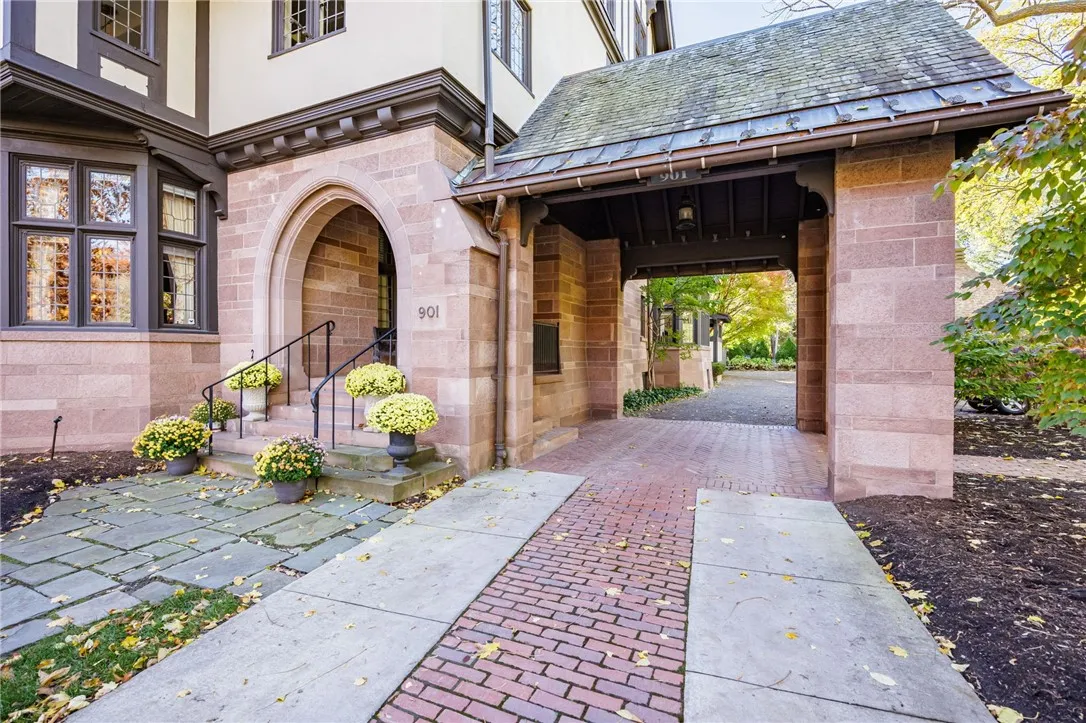 901 East Avenue D, Rochester, New York 14607, Rochester, New York 14607, 2 Bedrooms Bedrooms, 5 Rooms Rooms,2 BathroomsBathrooms,Residential Lease,For Rent,901 East Avenue D, Rochester, New York 14607,0,R1649270