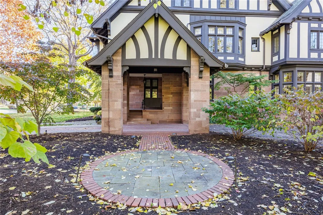 901 East Avenue D, Rochester, New York 14607, Rochester, New York 14607, 2 Bedrooms Bedrooms, 5 Rooms Rooms,2 BathroomsBathrooms,Residential Lease,For Rent,901 East Avenue D, Rochester, New York 14607,0,R1649270