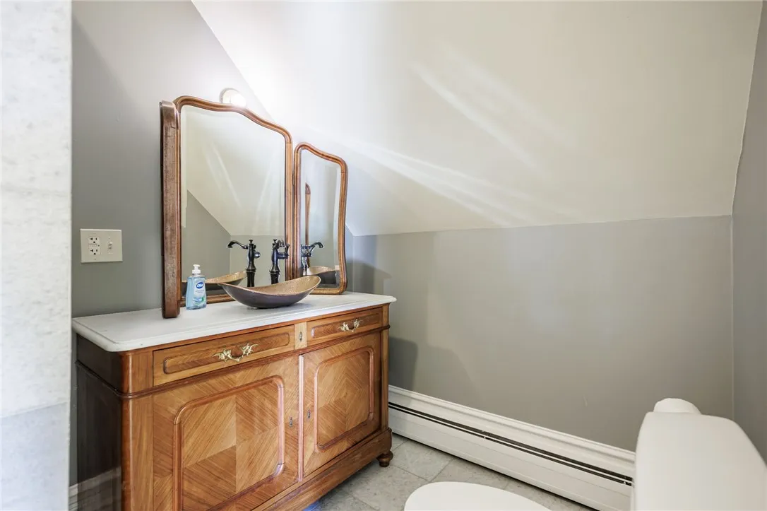 901 East Avenue D, Rochester, New York 14607, Rochester, New York 14607, 2 Bedrooms Bedrooms, 5 Rooms Rooms,2 BathroomsBathrooms,Residential Lease,For Rent,901 East Avenue D, Rochester, New York 14607,0,R1649270