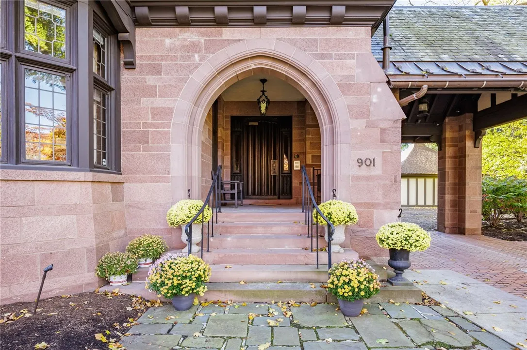 901 East Avenue D, Rochester, New York 14607, Rochester, New York 14607, 2 Bedrooms Bedrooms, 5 Rooms Rooms,2 BathroomsBathrooms,Residential Lease,For Rent,901 East Avenue D, Rochester, New York 14607,0,R1649270