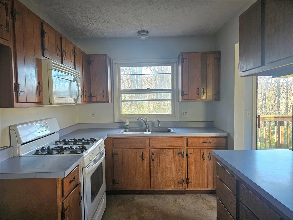 19 Webster Road, Southport, New York 14871, Southport, New York 14871, 3 Bedrooms Bedrooms, 6 Rooms Rooms,1 BathroomBathrooms,Residential,For Sale,19 Webster Road, Southport, New York 14871,0,R1649238