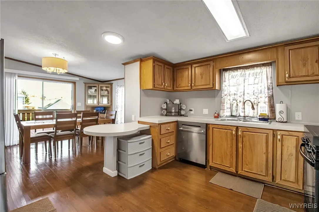 525 Applewood Drive, Lockport Town, New York 14094, Lockport Town, New York 14094, 2 Bedrooms Bedrooms, 5 Rooms Rooms,2 BathroomsBathrooms,Residential,For Sale,525 Applewood Drive, Lockport Town, New York 14094,0,B1649020