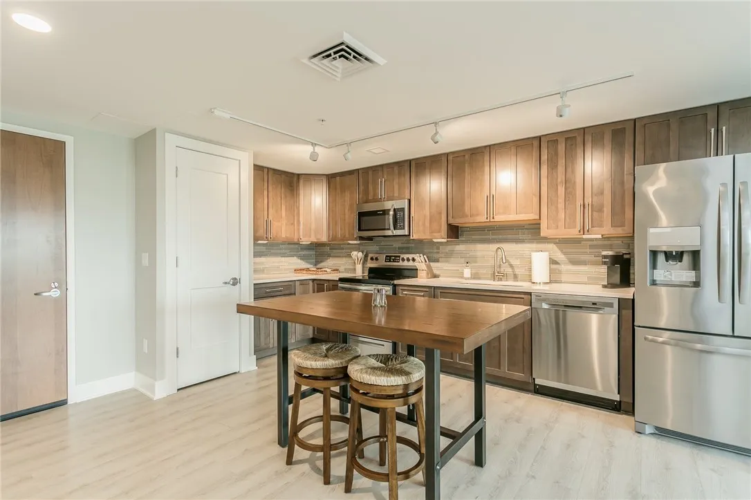 205 Lakeshore Drive 508, Canandaigua City, New Yor, Canandaigua City, New York 14424, 2 Bedrooms Bedrooms, 5 Rooms Rooms,1 BathroomBathrooms,Residential Lease,For Rent,205 Lakeshore Drive 508, Canandaigua City, New Yor,0,R1649293