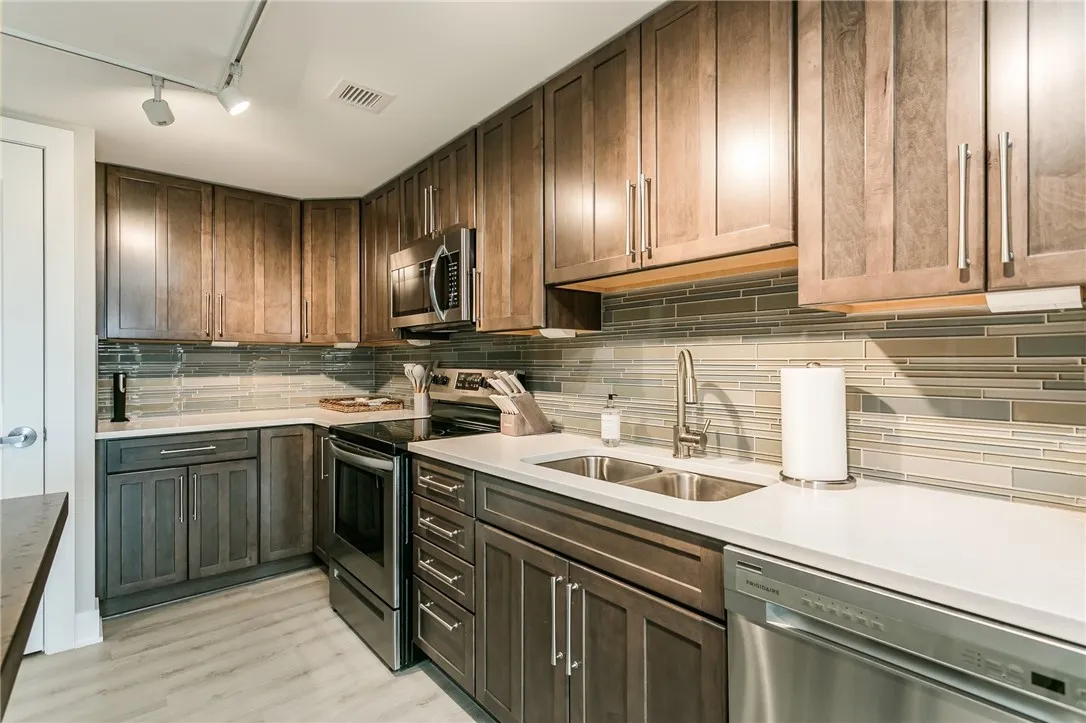 205 Lakeshore Drive 508, Canandaigua City, New Yor, Canandaigua City, New York 14424, 2 Bedrooms Bedrooms, 5 Rooms Rooms,1 BathroomBathrooms,Residential Lease,For Rent,205 Lakeshore Drive 508, Canandaigua City, New Yor,0,R1649293