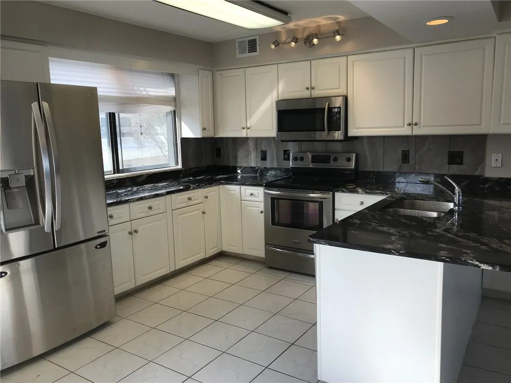 265 Bay Village Drive, Irondequoit, New York 14609, Irondequoit, New York 14609, 2 Bedrooms Bedrooms, 5 Rooms Rooms,2 BathroomsBathrooms,Residential,For Sale,265 Bay Village Drive, Irondequoit, New York 14609,0,R1649289