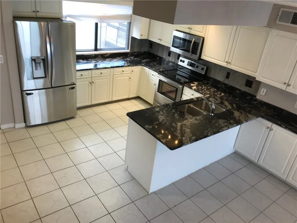 265 Bay Village Drive, Irondequoit, New York 14609, Irondequoit, New York 14609, 2 Bedrooms Bedrooms, 5 Rooms Rooms,2 BathroomsBathrooms,Residential,For Sale,265 Bay Village Drive, Irondequoit, New York 14609,0,R1649289