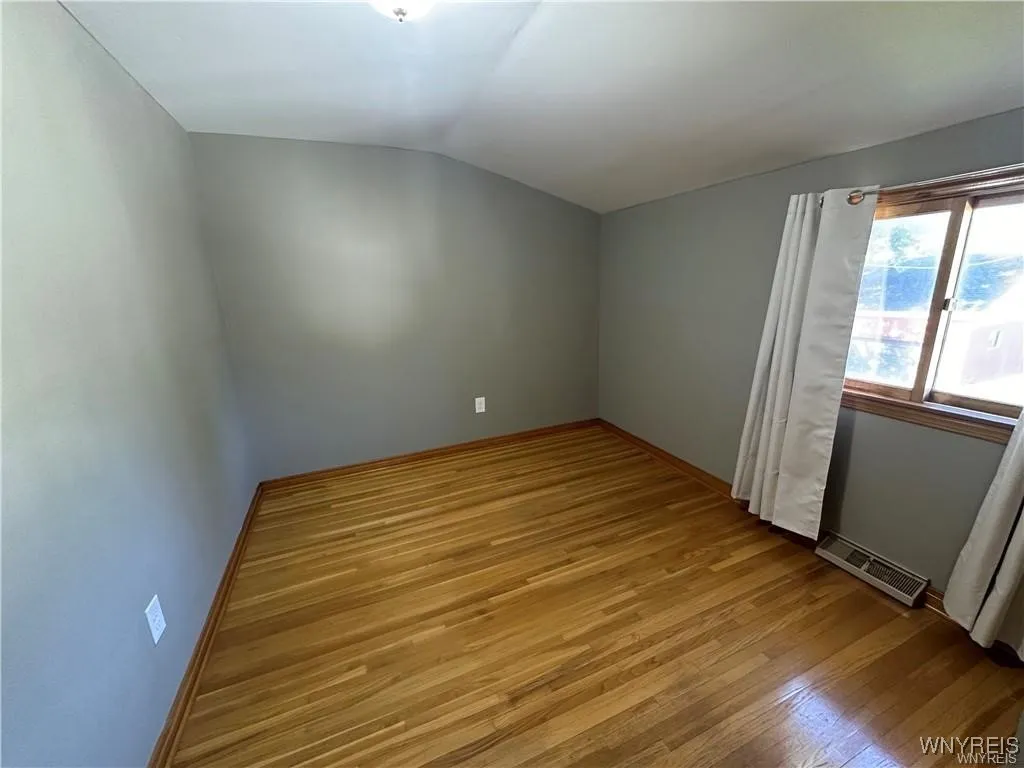 40 Oehman Boulevard, Cheektowaga, New York 14225, Cheektowaga, New York 14225, 4 Bedrooms Bedrooms, 8 Rooms Rooms,1 BathroomBathrooms,Residential Lease,For Rent,40 Oehman Boulevard, Cheektowaga, New York 14225,0,B1648375