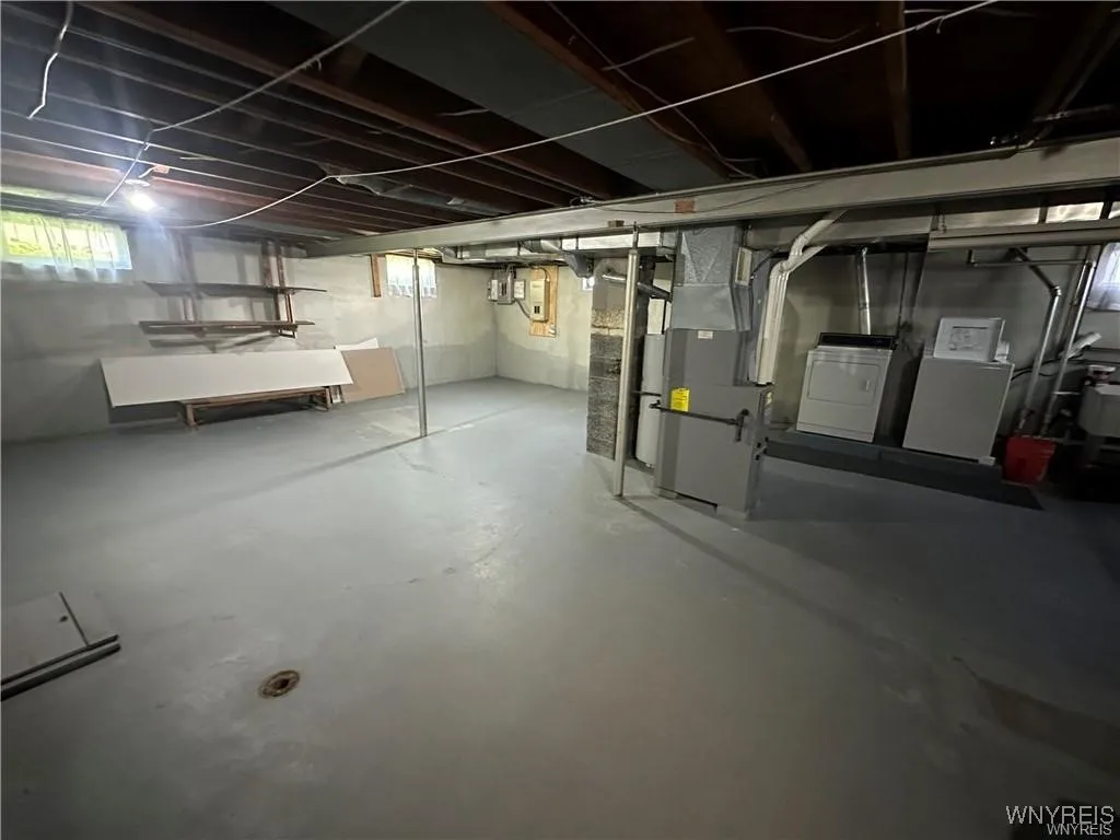 40 Oehman Boulevard, Cheektowaga, New York 14225, Cheektowaga, New York 14225, 4 Bedrooms Bedrooms, 8 Rooms Rooms,1 BathroomBathrooms,Residential Lease,For Rent,40 Oehman Boulevard, Cheektowaga, New York 14225,0,B1648375