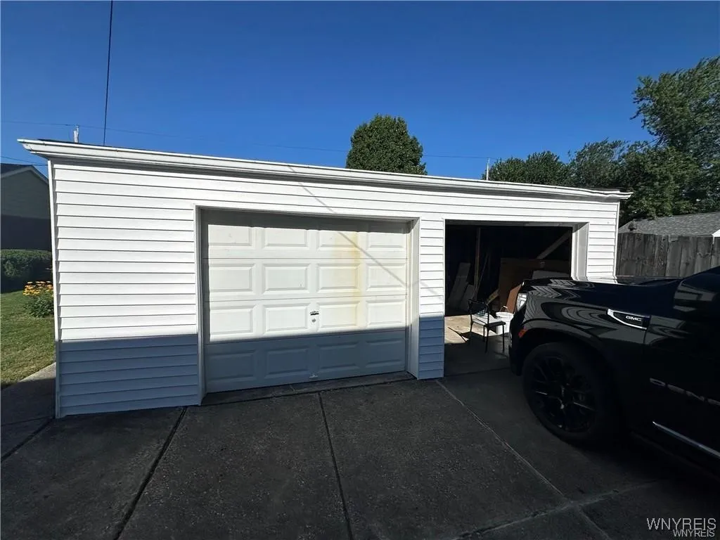 40 Oehman Boulevard, Cheektowaga, New York 14225, Cheektowaga, New York 14225, 4 Bedrooms Bedrooms, 8 Rooms Rooms,1 BathroomBathrooms,Residential Lease,For Rent,40 Oehman Boulevard, Cheektowaga, New York 14225,0,B1648375