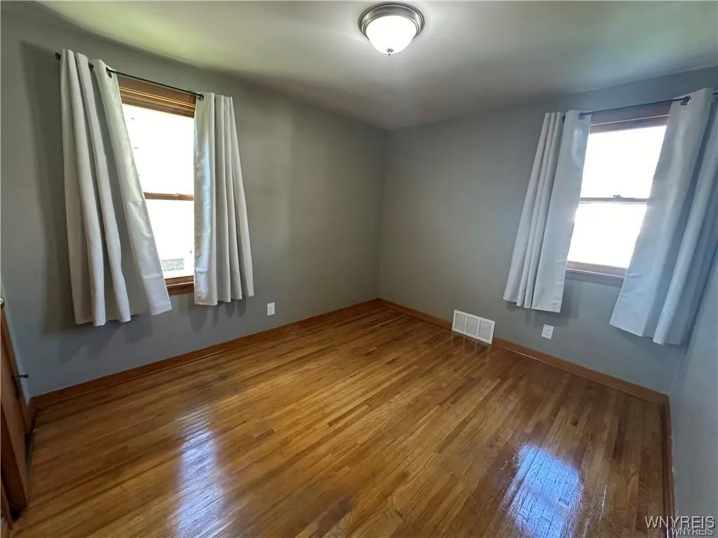 40 Oehman Boulevard, Cheektowaga, New York 14225, Cheektowaga, New York 14225, 4 Bedrooms Bedrooms, 8 Rooms Rooms,1 BathroomBathrooms,Residential Lease,For Rent,40 Oehman Boulevard, Cheektowaga, New York 14225,0,B1648375