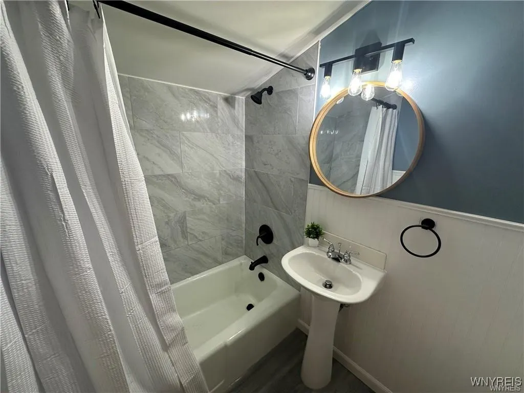 40 Oehman Boulevard, Cheektowaga, New York 14225, Cheektowaga, New York 14225, 4 Bedrooms Bedrooms, 8 Rooms Rooms,1 BathroomBathrooms,Residential Lease,For Rent,40 Oehman Boulevard, Cheektowaga, New York 14225,0,B1648375