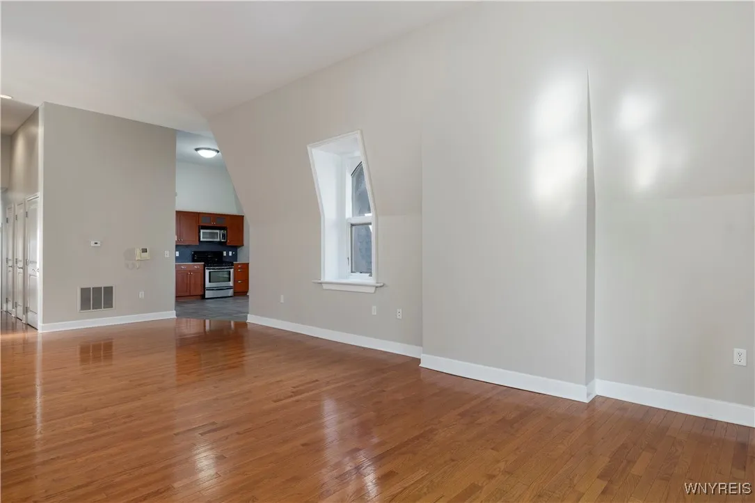 414 Franklin Street 3, Buffalo, New York 14202, Buffalo, New York 14202, 1 Bedroom Bedrooms, 4 Rooms Rooms,1 BathroomBathrooms,Residential Lease,For Rent,414 Franklin Street 3, Buffalo, New York 14202,0,B1649261