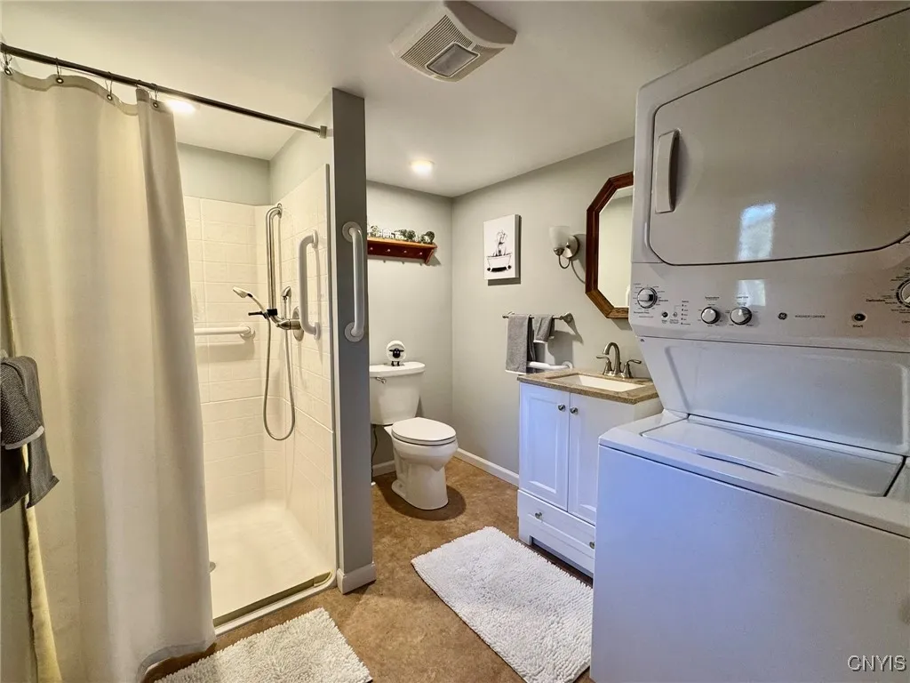 35 Elm Street, Kirkland, New York 13323, Kirkland, New York 13323, 5 Bedrooms Bedrooms, ,3 BathroomsBathrooms,Residential,For Sale,35 Elm Street, Kirkland, New York 13323,0,S1649329