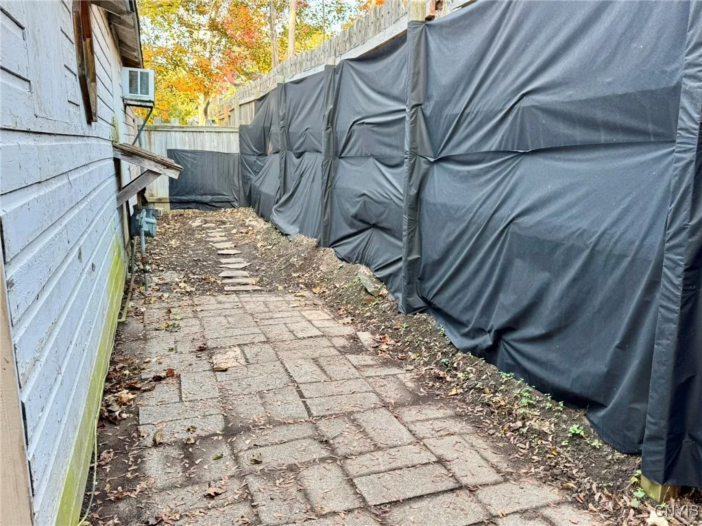 35 Elm Street, Kirkland, New York 13323, Kirkland, New York 13323, 5 Bedrooms Bedrooms, ,3 BathroomsBathrooms,Residential,For Sale,35 Elm Street, Kirkland, New York 13323,0,S1649329