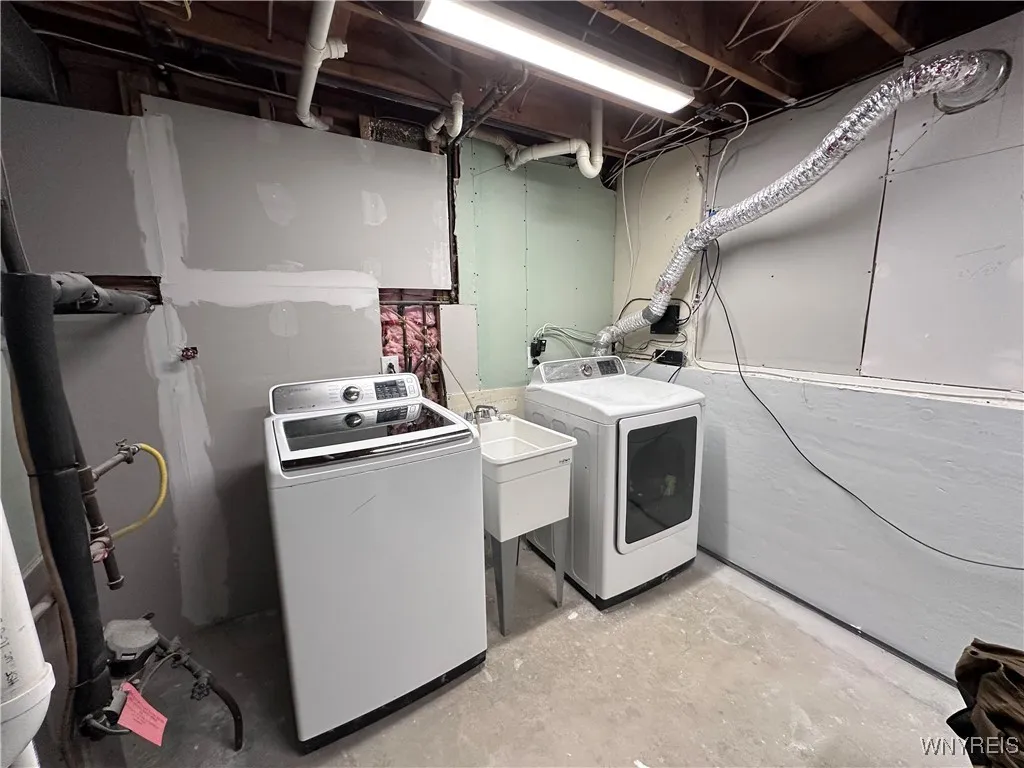 134 Roycroft Drive, West Seneca, New York 14224, West Seneca, New York 14224, 3 Bedrooms Bedrooms, 6 Rooms Rooms,2 BathroomsBathrooms,Residential,For Sale,134 Roycroft Drive, West Seneca, New York 14224,0,B1648789