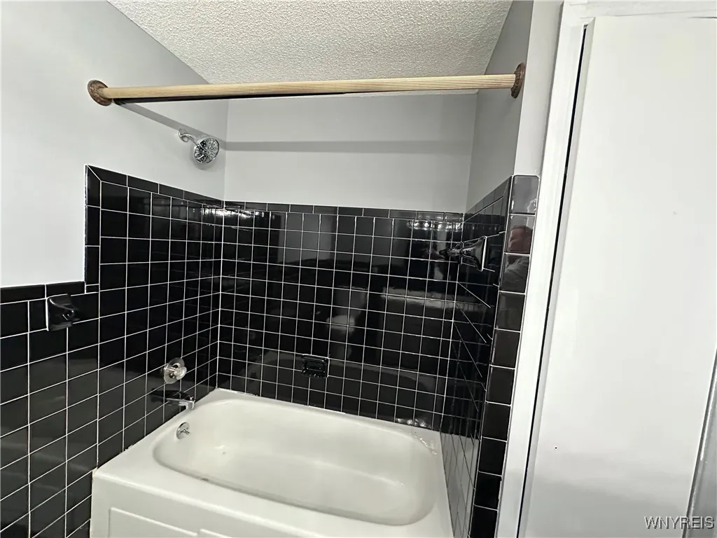134 Roycroft Drive, West Seneca, New York 14224, West Seneca, New York 14224, 3 Bedrooms Bedrooms, 6 Rooms Rooms,2 BathroomsBathrooms,Residential,For Sale,134 Roycroft Drive, West Seneca, New York 14224,0,B1648789