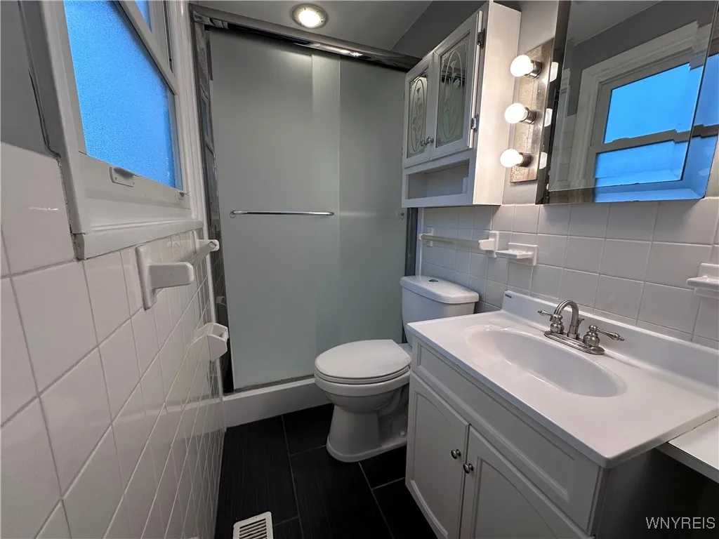 134 Roycroft Drive, West Seneca, New York 14224, West Seneca, New York 14224, 3 Bedrooms Bedrooms, 6 Rooms Rooms,2 BathroomsBathrooms,Residential,For Sale,134 Roycroft Drive, West Seneca, New York 14224,0,B1648789