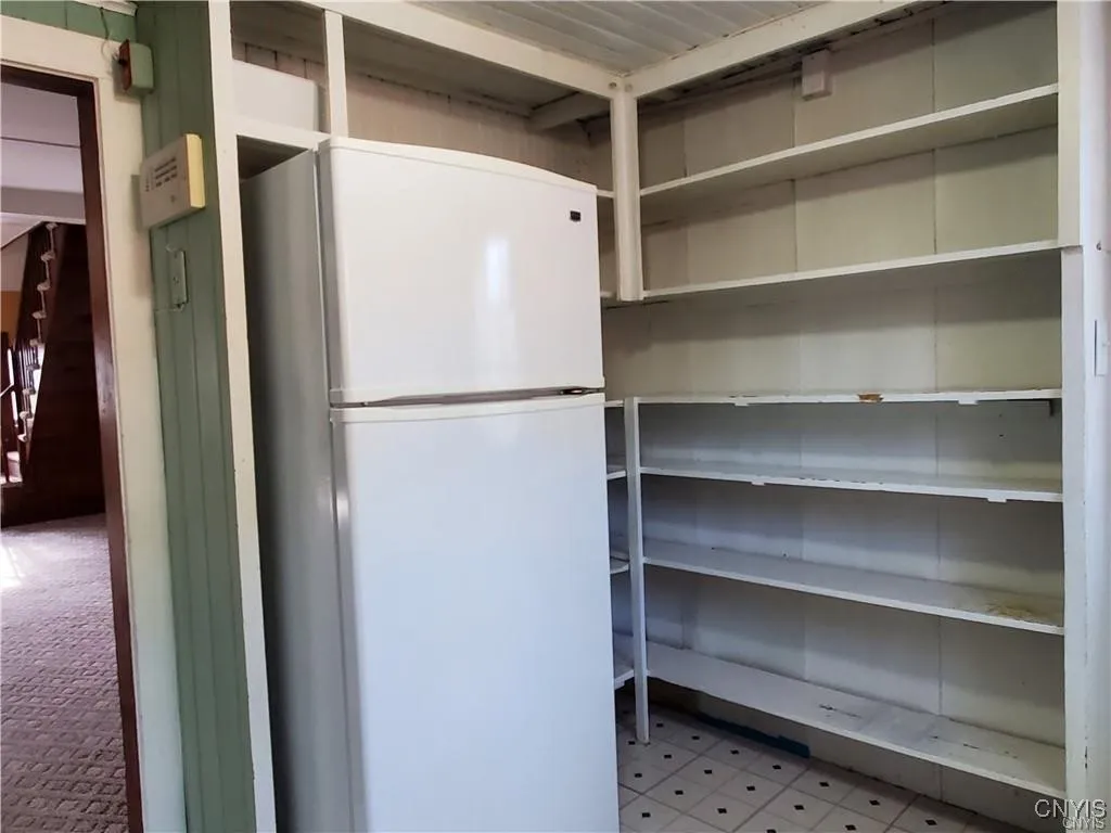 Kitchen pantry shelving