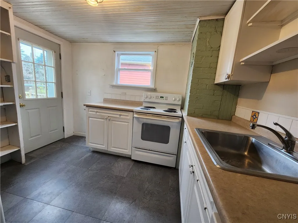 3 Shotwell Lane, Skaneateles, New York 13152, Skaneateles, New York 13152, 3 Bedrooms Bedrooms, 7 Rooms Rooms,2 BathroomsBathrooms,Residential,For Sale,3 Shotwell Lane, Skaneateles, New York 13152,0,S1648962