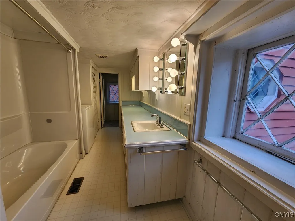 3 Shotwell Lane, Skaneateles, New York 13152, Skaneateles, New York 13152, 3 Bedrooms Bedrooms, 7 Rooms Rooms,2 BathroomsBathrooms,Residential,For Sale,3 Shotwell Lane, Skaneateles, New York 13152,0,S1648962
