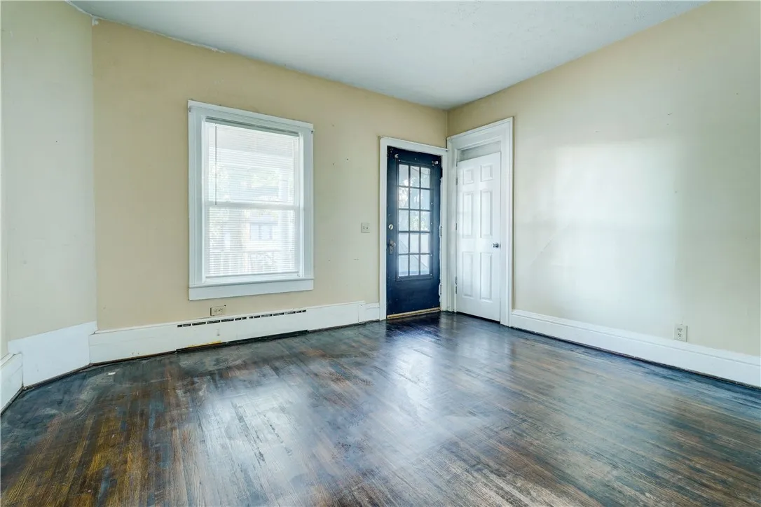 416 Gregory Street Down, Rochester, New York 14620, Rochester, New York 14620, 2 Bedrooms Bedrooms, 5 Rooms Rooms,1 BathroomBathrooms,Residential Lease,For Rent,416 Gregory Street Down, Rochester, New York 14620,0,R1649242