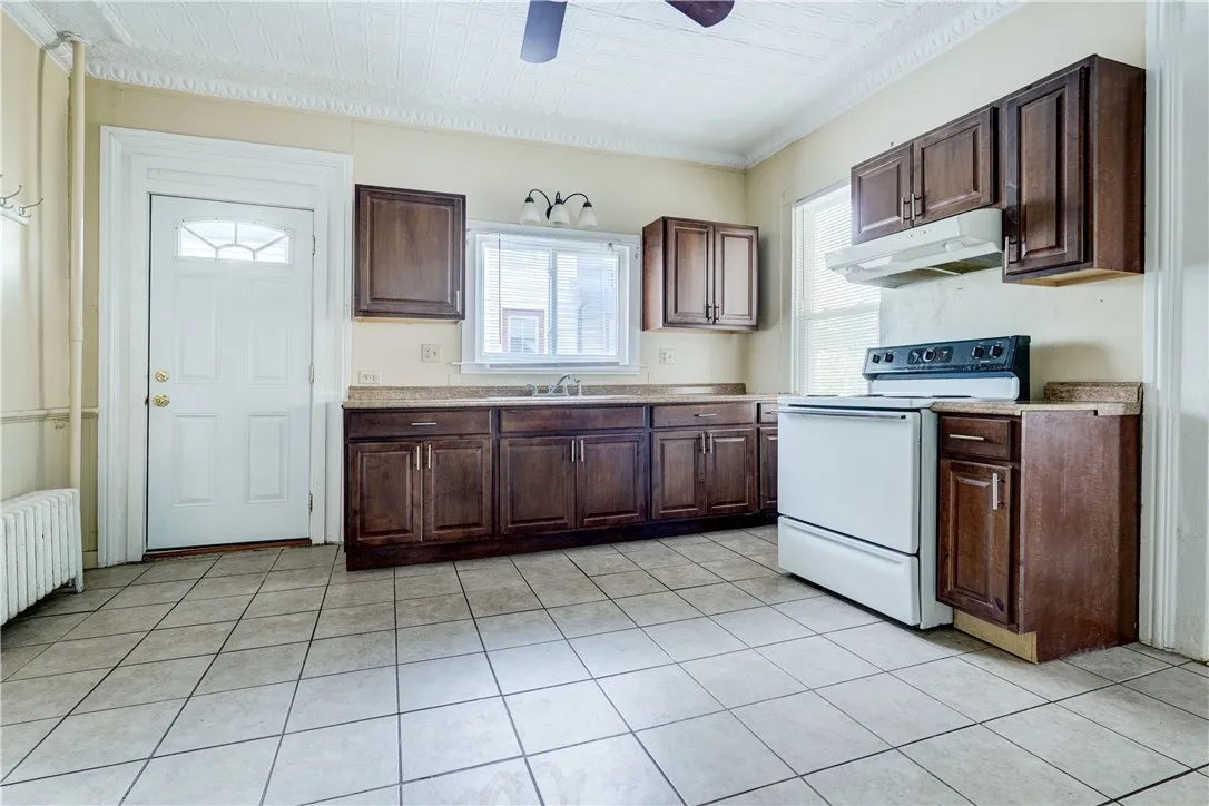 416 Gregory Street Down, Rochester, New York 14620, Rochester, New York 14620, 2 Bedrooms Bedrooms, 5 Rooms Rooms,1 BathroomBathrooms,Residential Lease,For Rent,416 Gregory Street Down, Rochester, New York 14620,0,R1649242