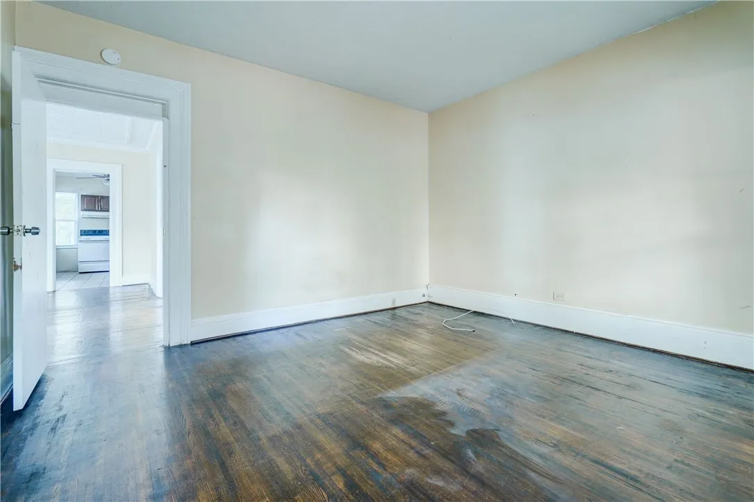 416 Gregory Street Down, Rochester, New York 14620, Rochester, New York 14620, 2 Bedrooms Bedrooms, 5 Rooms Rooms,1 BathroomBathrooms,Residential Lease,For Rent,416 Gregory Street Down, Rochester, New York 14620,0,R1649242