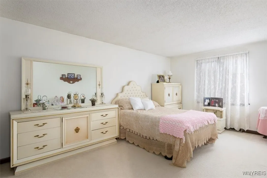 188 Heritage Farm Road, West Seneca, New York 1421, West Seneca, New York 14218, 4 Bedrooms Bedrooms, 9 Rooms Rooms,2 BathroomsBathrooms,Residential,For Sale,188 Heritage Farm Road, West Seneca, New York 1421,0,B1649171