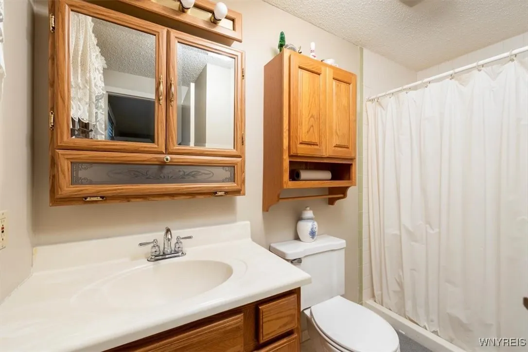 188 Heritage Farm Road, West Seneca, New York 1421, West Seneca, New York 14218, 4 Bedrooms Bedrooms, 9 Rooms Rooms,2 BathroomsBathrooms,Residential,For Sale,188 Heritage Farm Road, West Seneca, New York 1421,0,B1649171